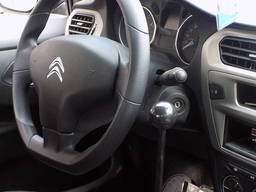 Controlul manual al autovehiculului pentru persoanele cu han